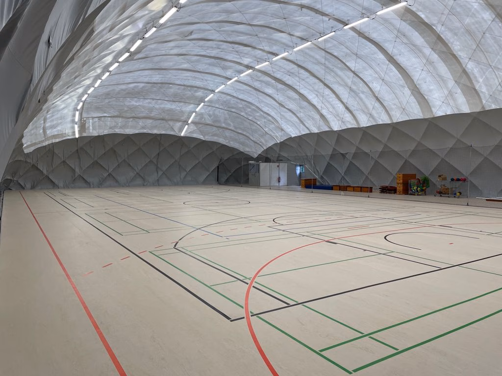 Turnhalle Witten Turnhalle in Witten bedeckt von einer Traglufthalle