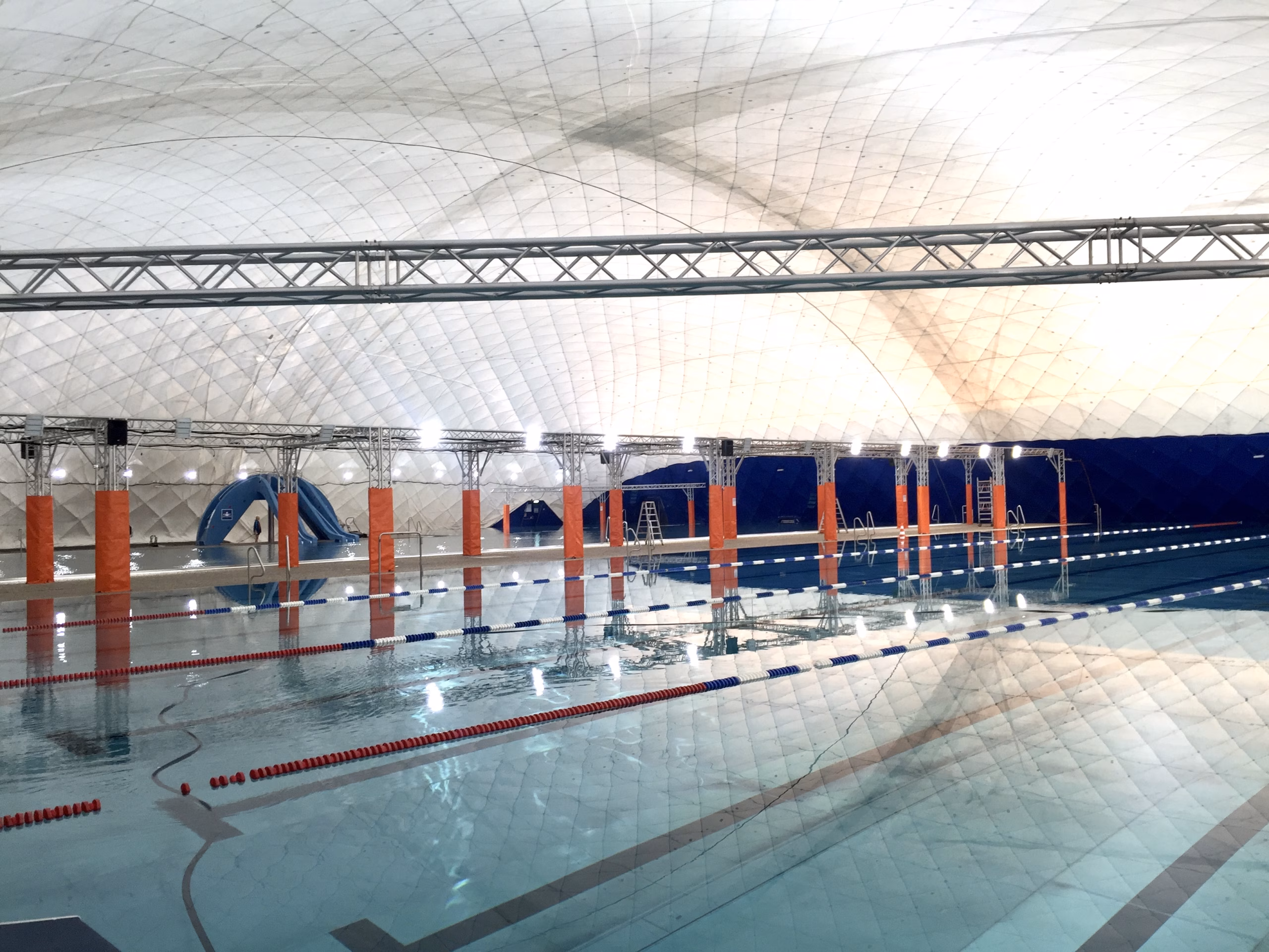Paranet Traglufthalle Schwimmen