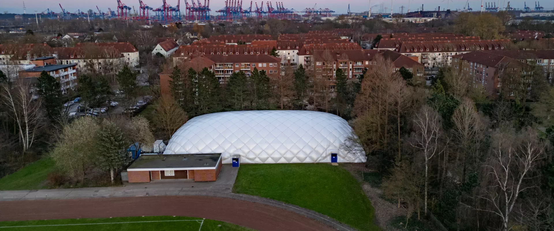 Sportstätten-Überdachung mit PARANET Traglufthallen