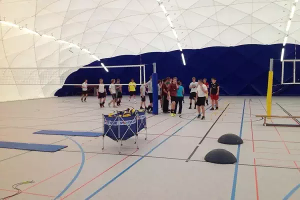 paranet-traglufthalle-schulsport Schulsport in einer Traglufthalle