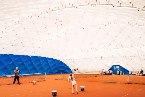 Tennisplatz in Traglufthalle