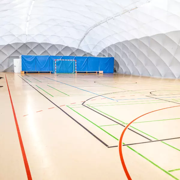 Schulsport in einer Traglufthalle