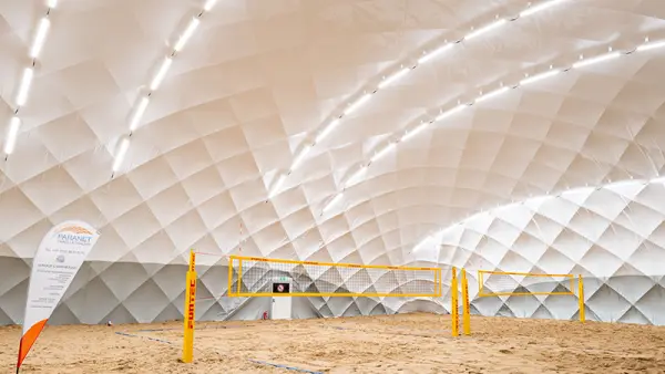 Winterfestes Beachvolleyball mit PARANET Traglufthalle Winterfestes Beachvolleyball mit PARANET Traglufthalle